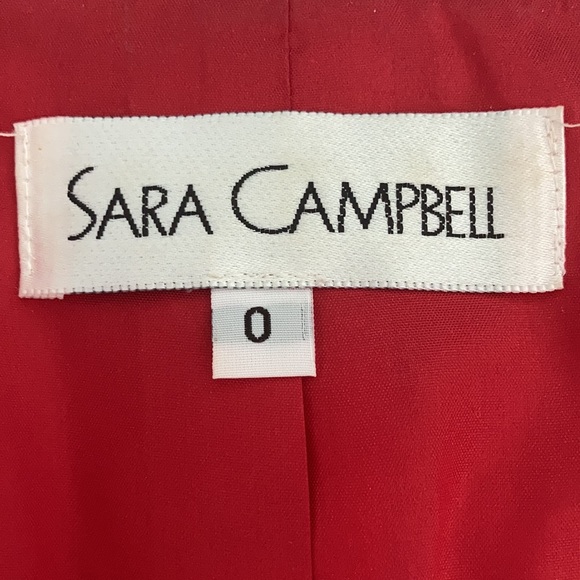 Sara Campbell white with red dots suit - Picture 5 of 10